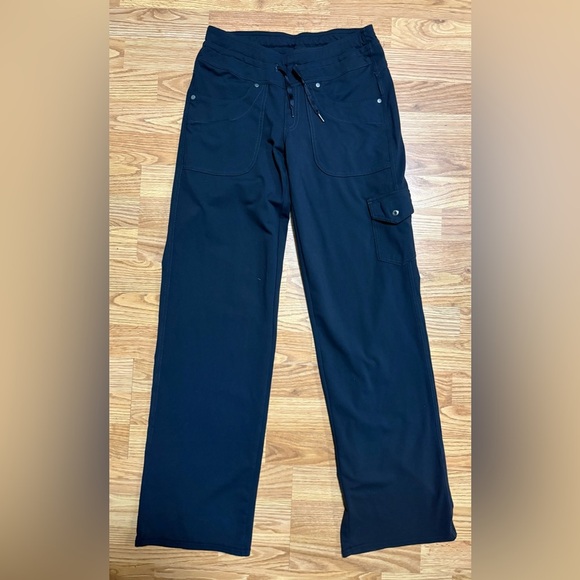 KÜHL MØVA Straight Leg Cargo Pant Comfortable Stretch | Black | Size 4 Reg - Picture 1 of 5